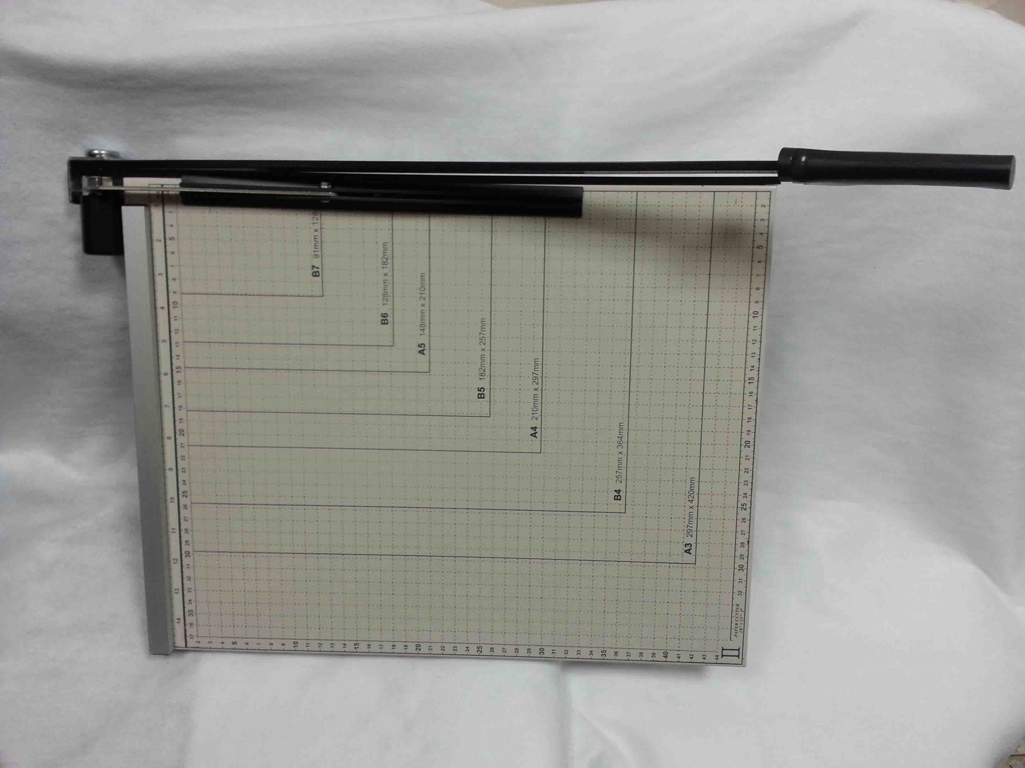 مقصات ورق(Paper cutter)